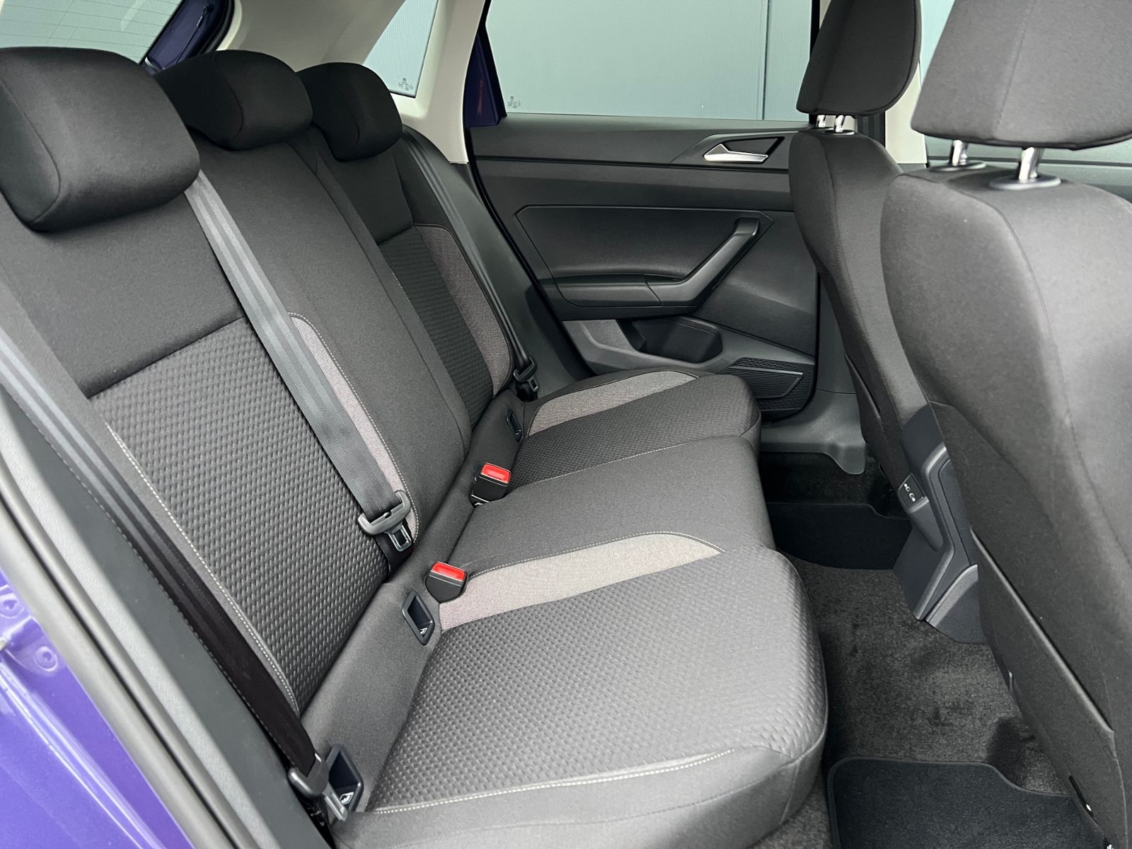 Fahrzeugabbildung Volkswagen Polo Life 1.0 *Navi, Ganzjahresreifen, Kamera*