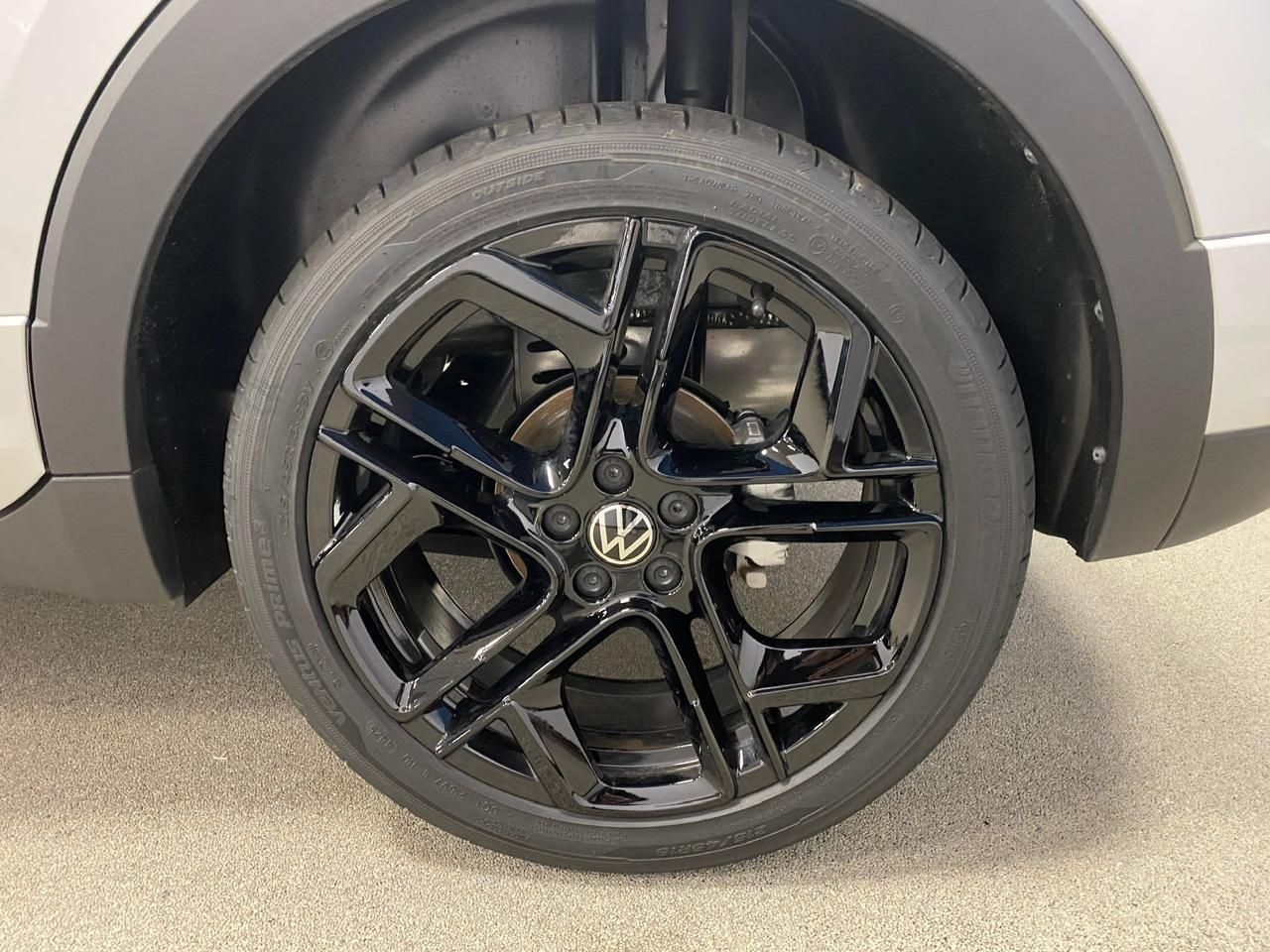 Fahrzeugabbildung Volkswagen T-Cross 1.5 TSI DSG BLACK STYLE R-Line+AHK+ACC++