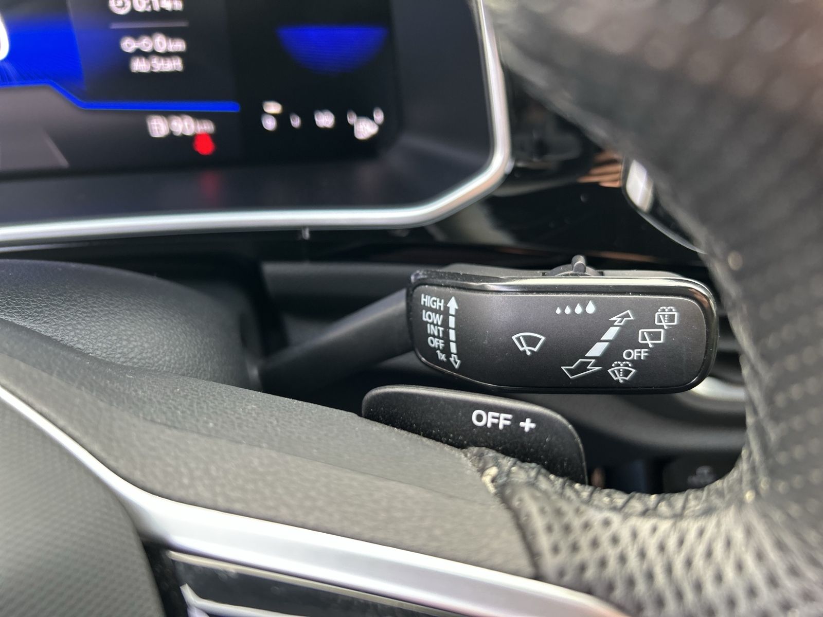 T-Roc R-Line 1.5 l TSI, IQ Drive, Discover Media