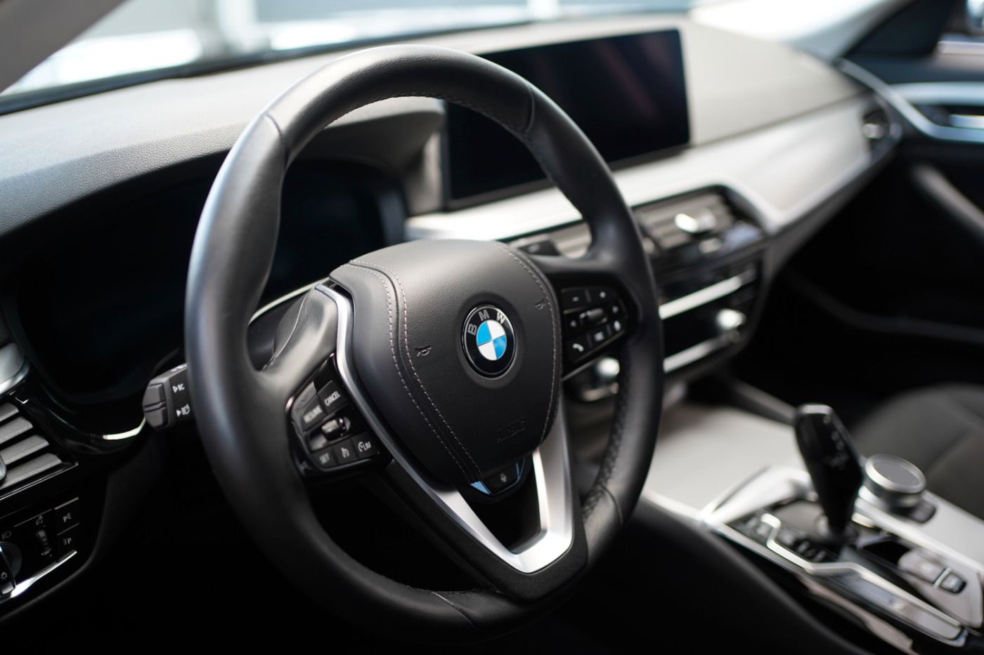 Fahrzeugabbildung BMW 520d Limousine +Parking Assistant+Standheizung