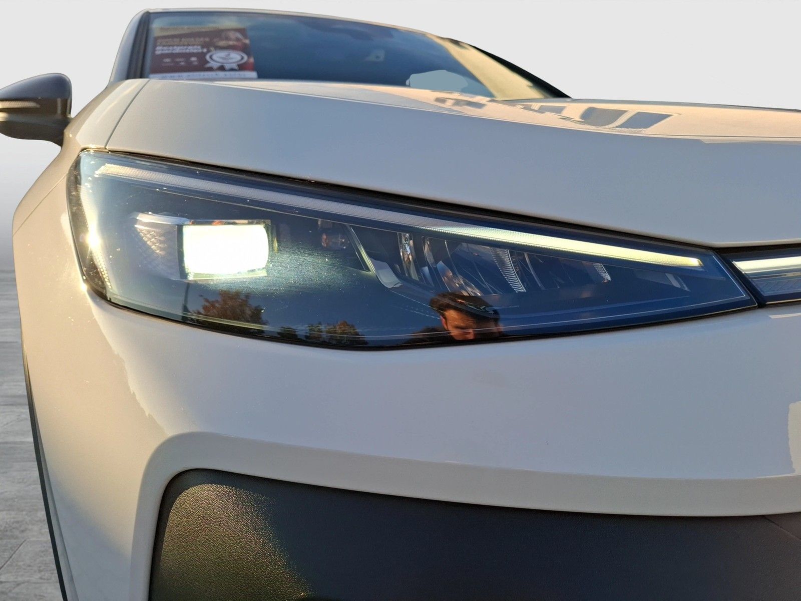 Fahrzeugabbildung Volkswagen T-Roc eTSI  Life DSG LEDplus Navi AID ACC RFK SH