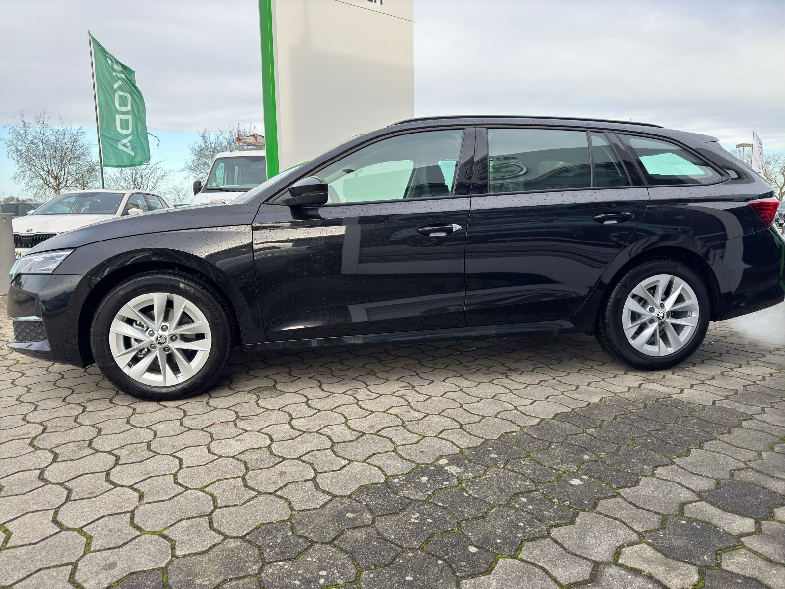 Fahrzeugabbildung SKODA Octavia Combi 2.0 TDI DSG*Head-Up*360°Cam*Massag