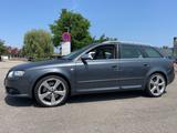 Audi S4 Avant 4.2 quattro - Audi S4 mit Benzin-Antrieb: Kombi, 4.2