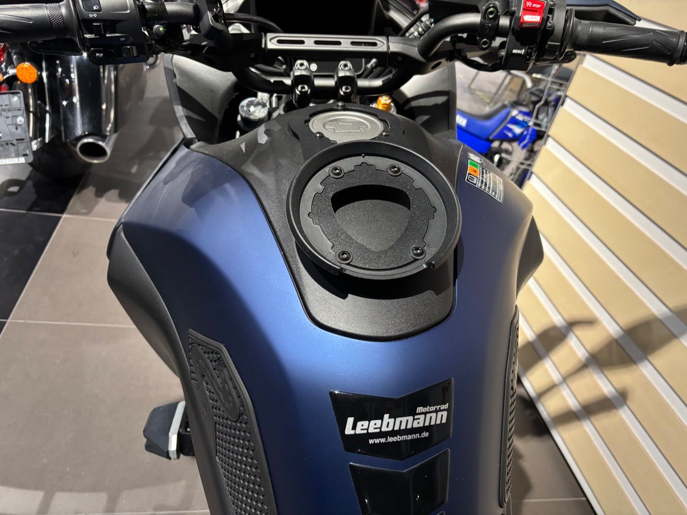 Fahrzeugabbildung Yamaha Tracer 7 GT mit Topcase, Tieferlegung,