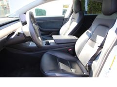 Fahrzeugabbildung Tesla Model 3 Standard Range Plus RWD*Panorama*Kamera*