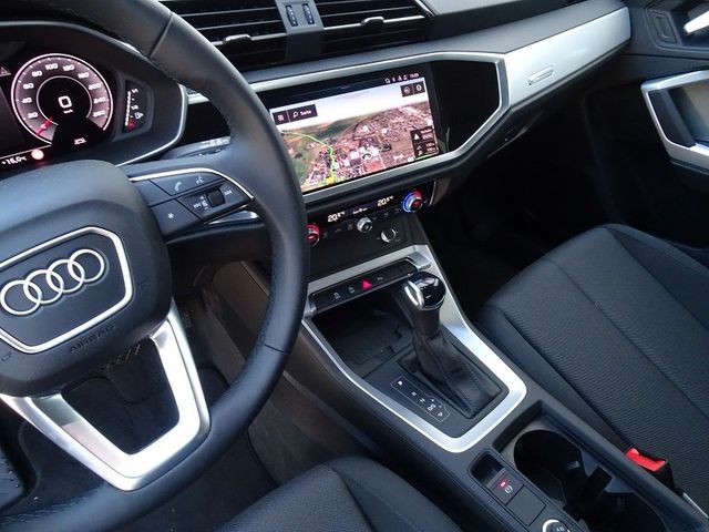 Q3 35 TFSI S-tronic / Business-Paket