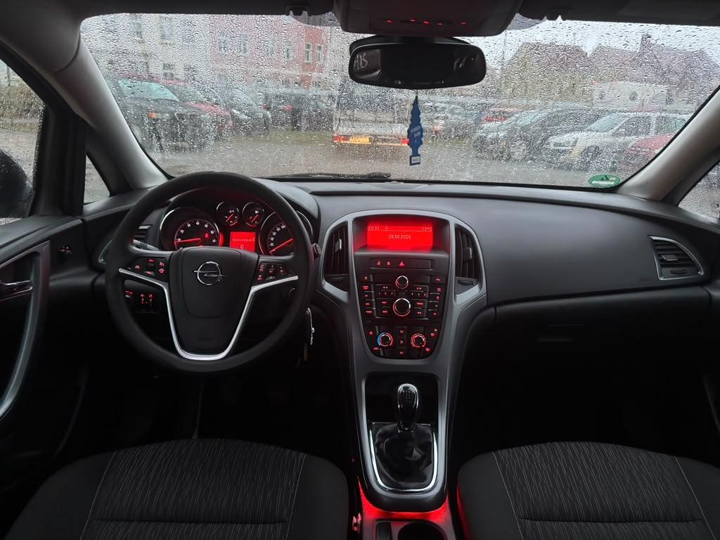 Opel Astra 2012 — photo 7