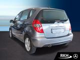 Mercedes-Benz A 200 Lim. Autom. Avantgarde/SHD/PTS/SitzhzgR-CD - Mercedes-Benz A 200: Avantgarde