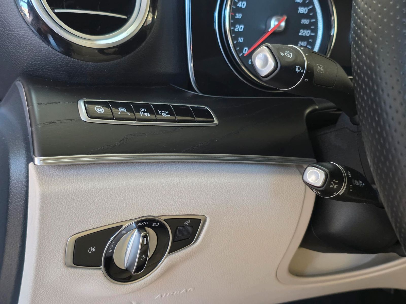Fahrzeugabbildung Mercedes-Benz E200 Lim. AMG/Burmester/Airmatic/HuD/Multibeam