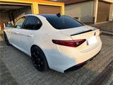 Alfa Romeo Giulia 2.0 Turbo 16V 206kW AT8 Veloce Veloce Q2  - Alfa Romeo aus 2022