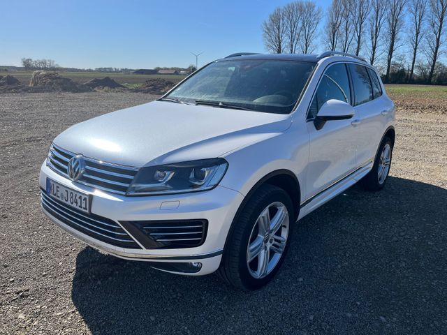 VW Touareg R-Line Ausstattung 19-Zoll Alufelgen V6