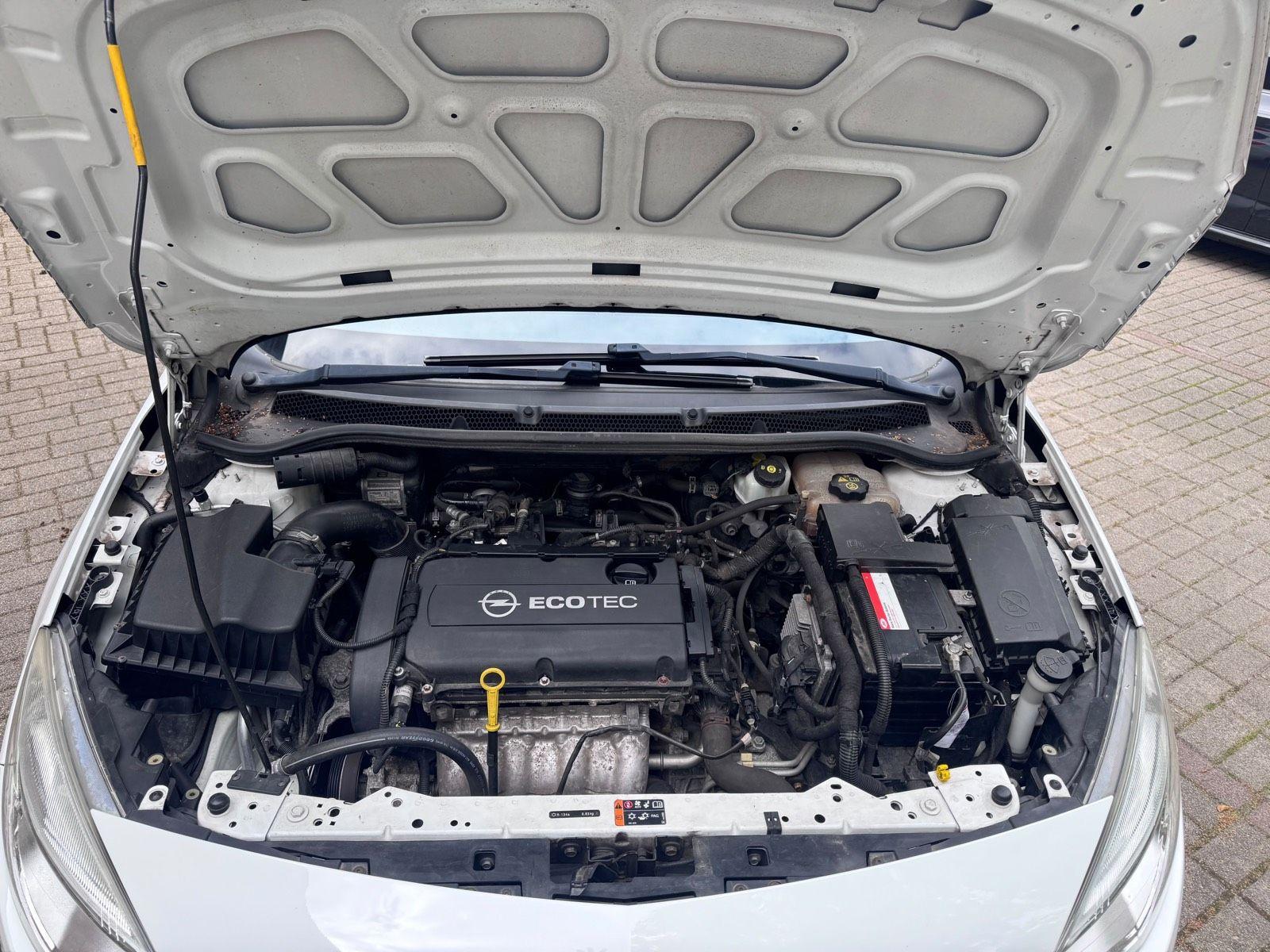 Opel Astra 2011 — photo 6