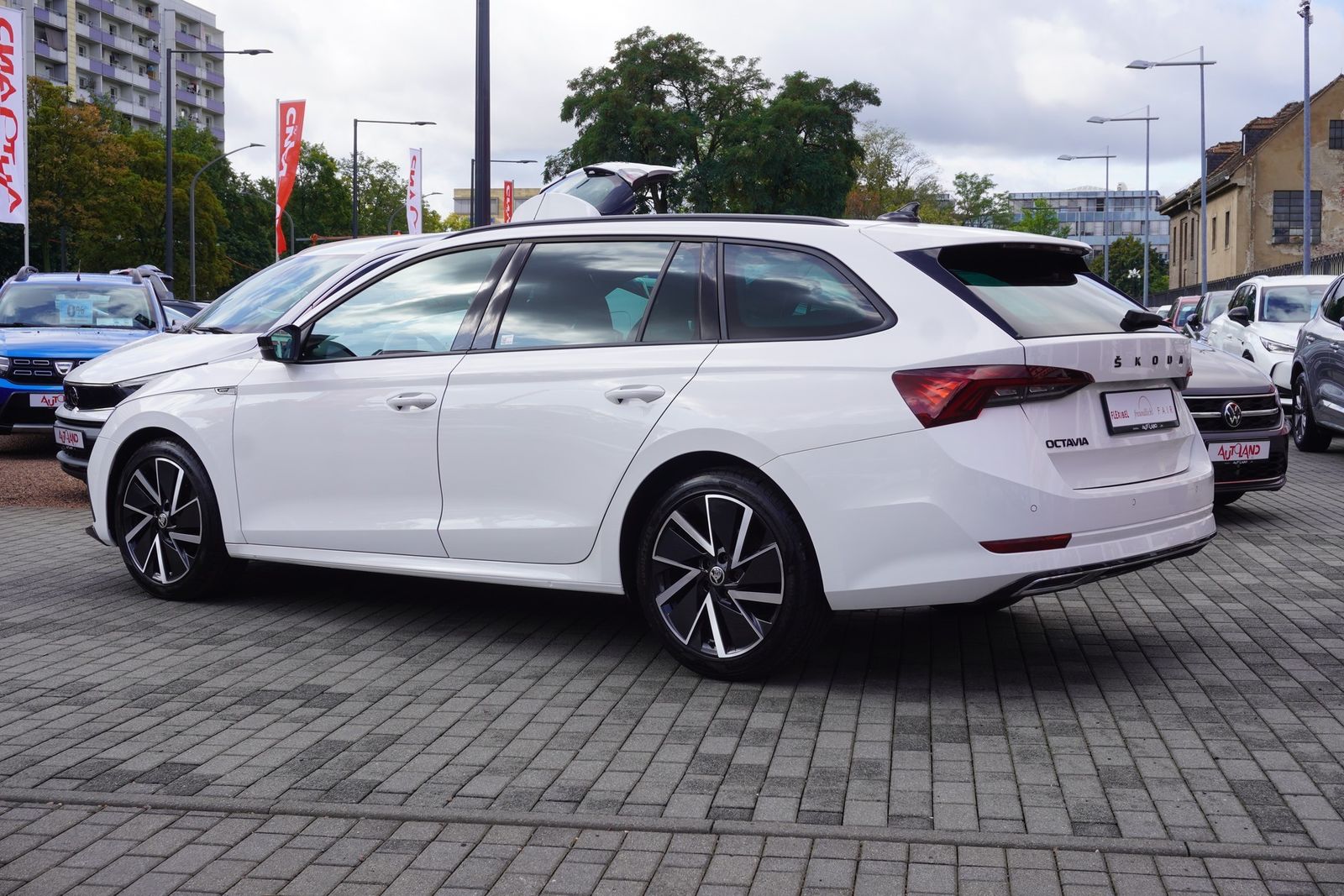 Skoda Octavia Combi 1.5 eTSI DSG Sportline LED Navi imagem 3