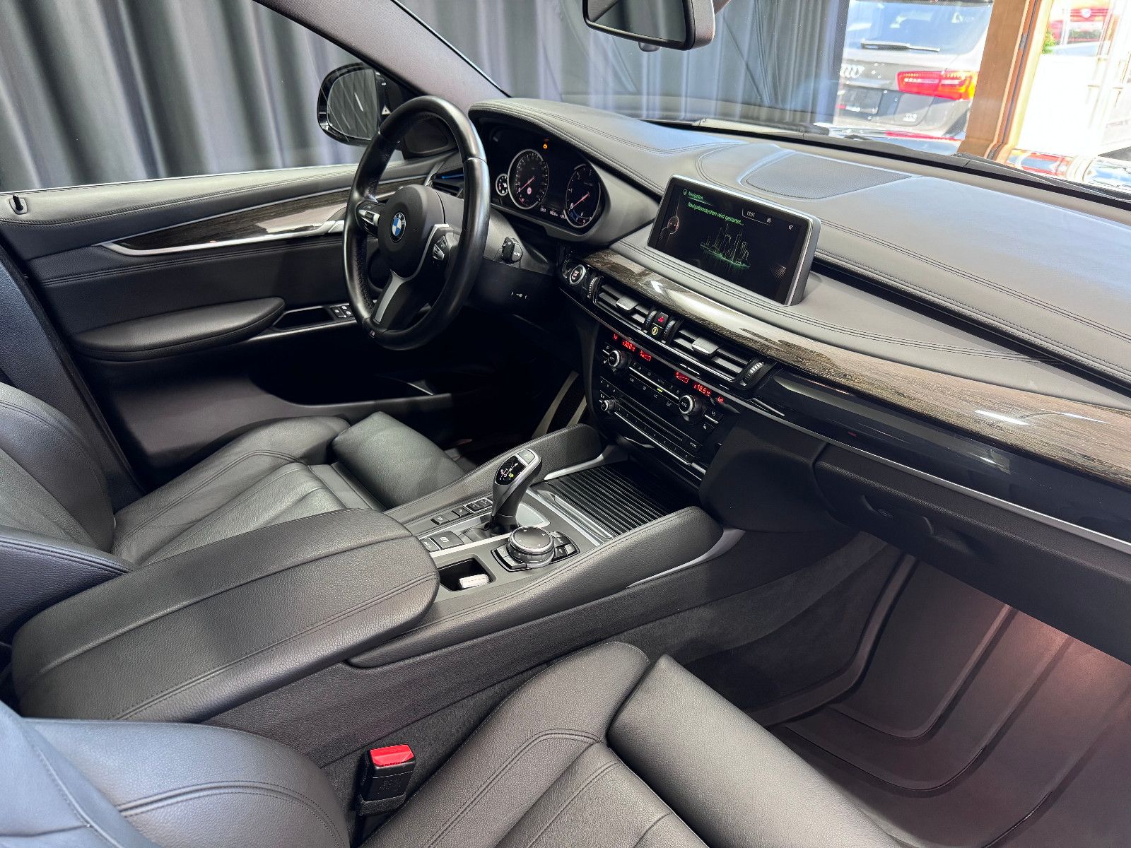 Fahrzeugabbildung BMW X6 40d xDrive*M-PAKET*AHK*NAVI *SOFT-CLOSE