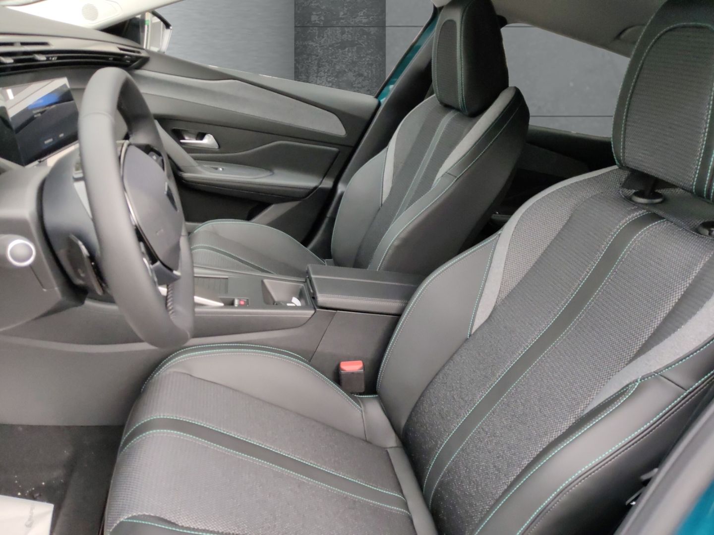 Peugeot 408 - Bild 8