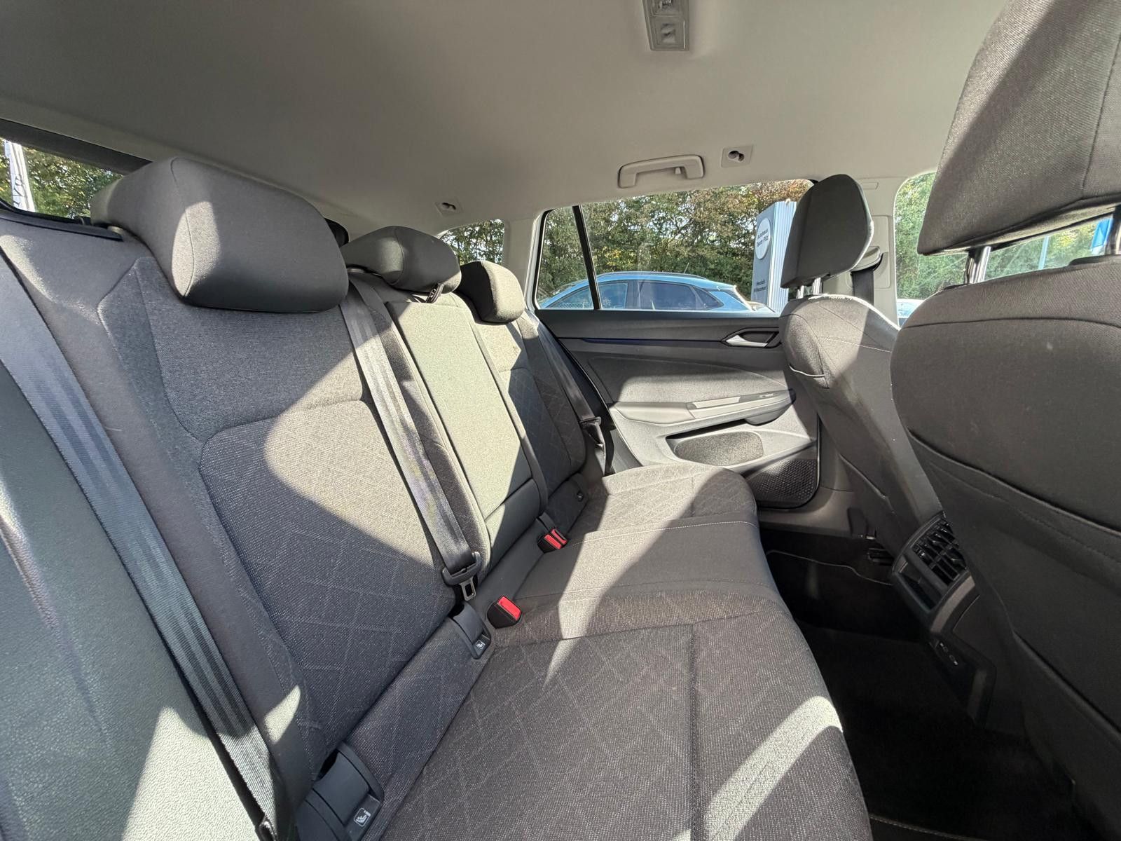 Fahrzeugabbildung Volkswagen Golf 1.0eTSI Life DSG VIRTU+LED+SHZ+NAVI+KAM+ACC