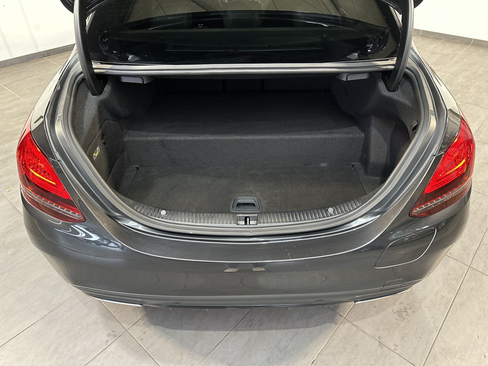 Fahrzeugabbildung Mercedes-Benz C 300e AMG-Line NAV+LED+CARPLAY+WIDESCREEN+DAB