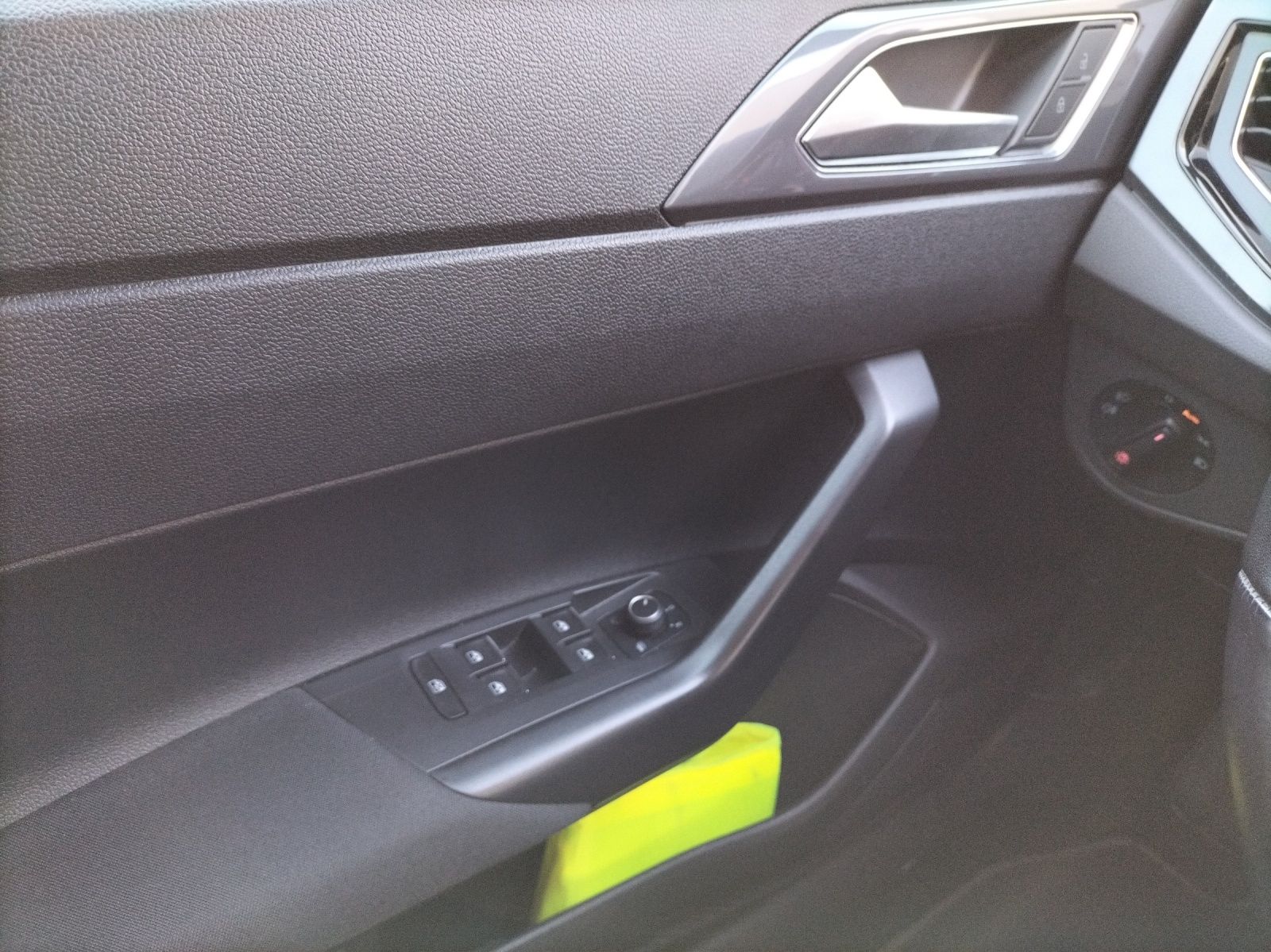 Fahrzeugabbildung Volkswagen Polo R-Line TSI LED ACC PANO SHZ PDC Navi Klima