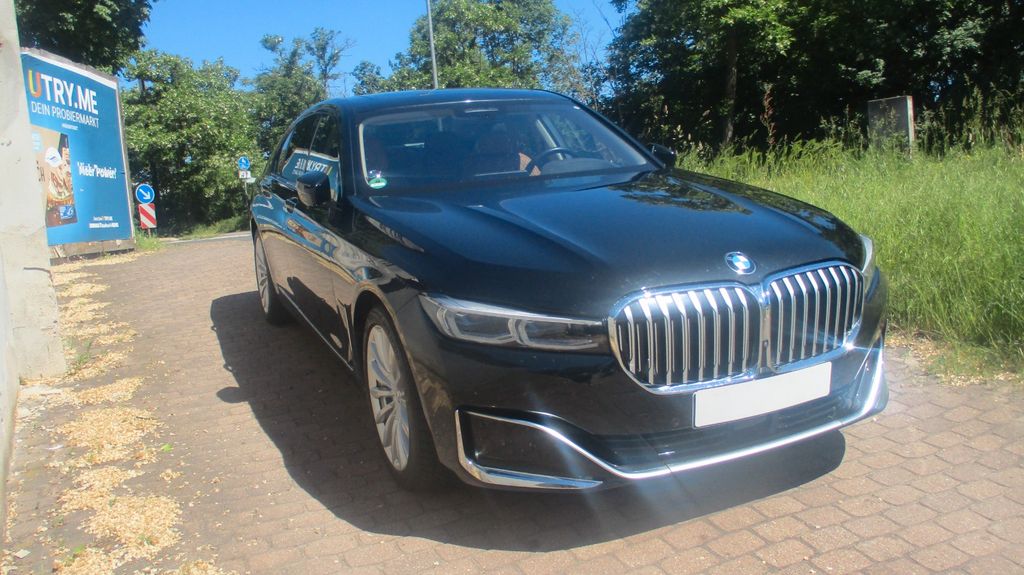 2018 BMW 740