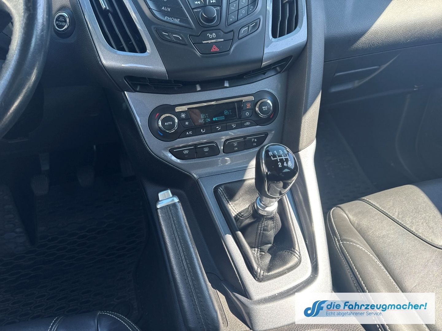 Fahrzeugabbildung Ford Focus Turnier Titanium Navi Leder *EXPORT
