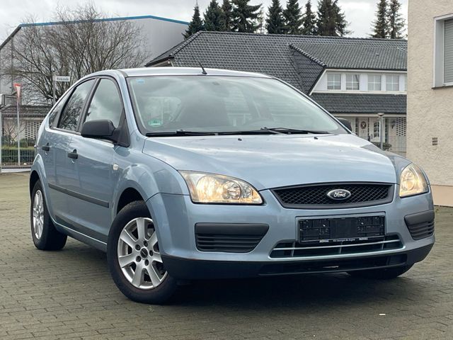 Ford Focus Lim. Trend ; Erste Hand ; 1.6 Benzin ;