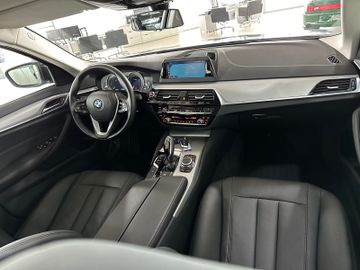 Fahrzeugabbildung BMW 530e iPerf Aut Alarm Kamera NaviBusiness Leder