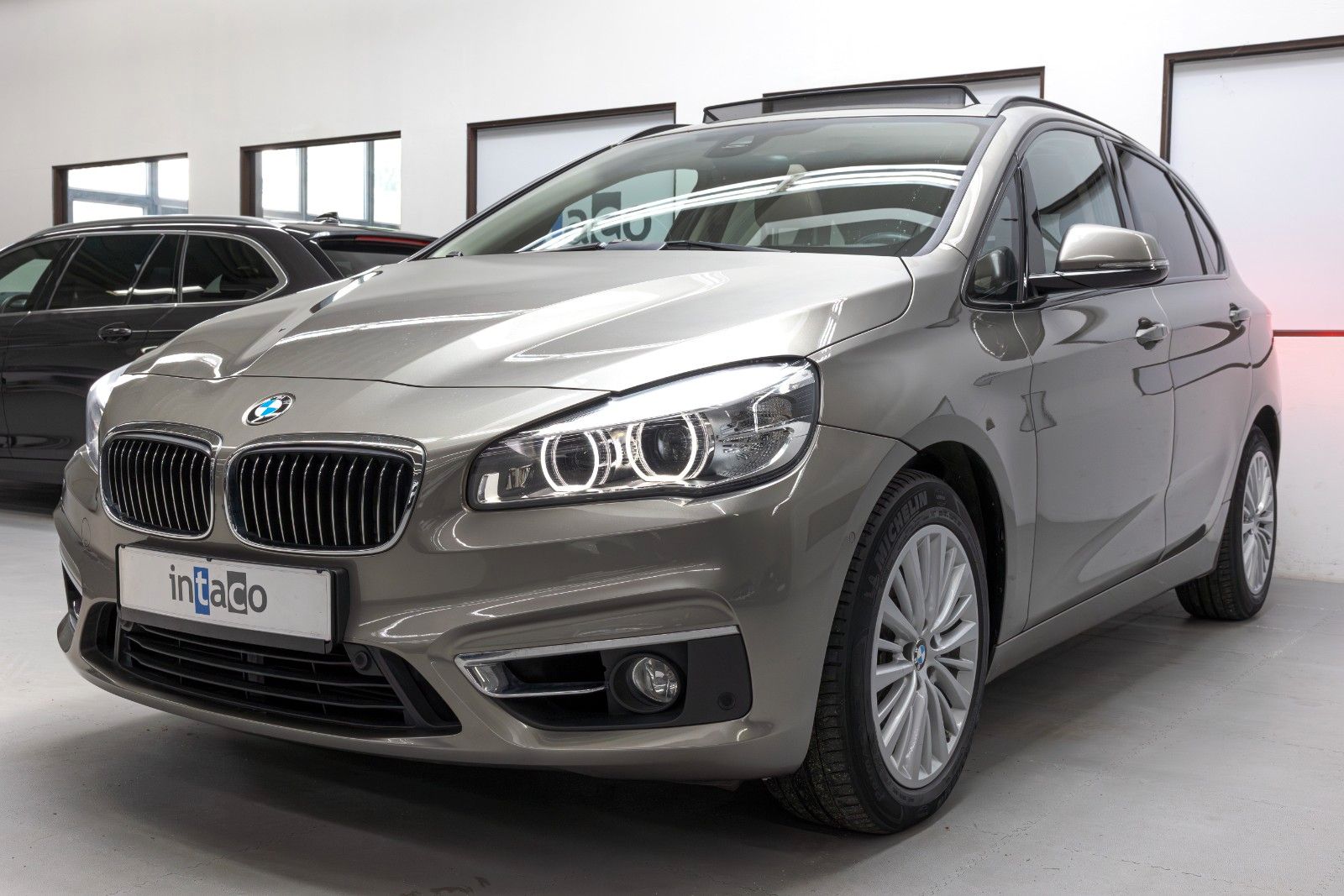 BMW 225ix Active Tourer LED Navi+ HUD Pano DA+ HiFi!