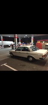 Mercedes-Benz E 230 Oldtimer - Mercedes E 230 mit Schiebedach