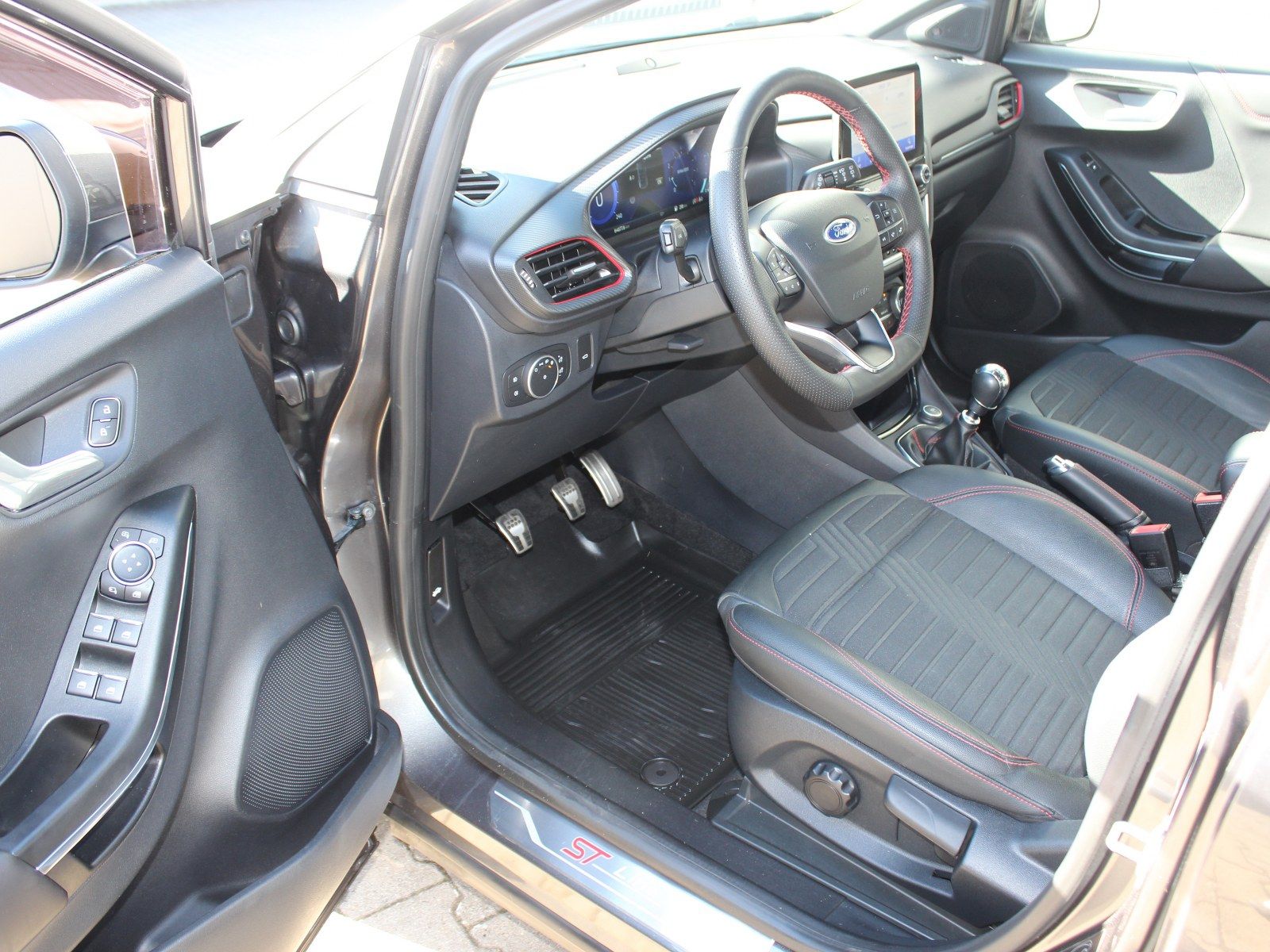 Fahrzeugabbildung Ford Puma ST-Line X 1,0 EcoBoost Mild Hybrid