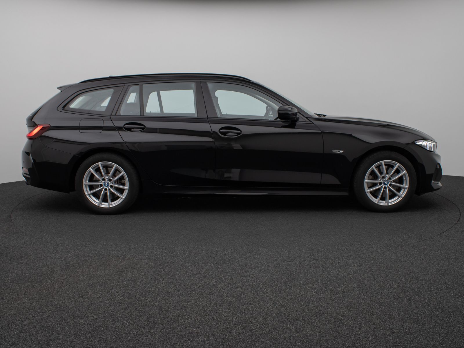 Fahrzeugabbildung BMW 330e xD DAB CockPit+ PDC Geschwindigkeitsreg