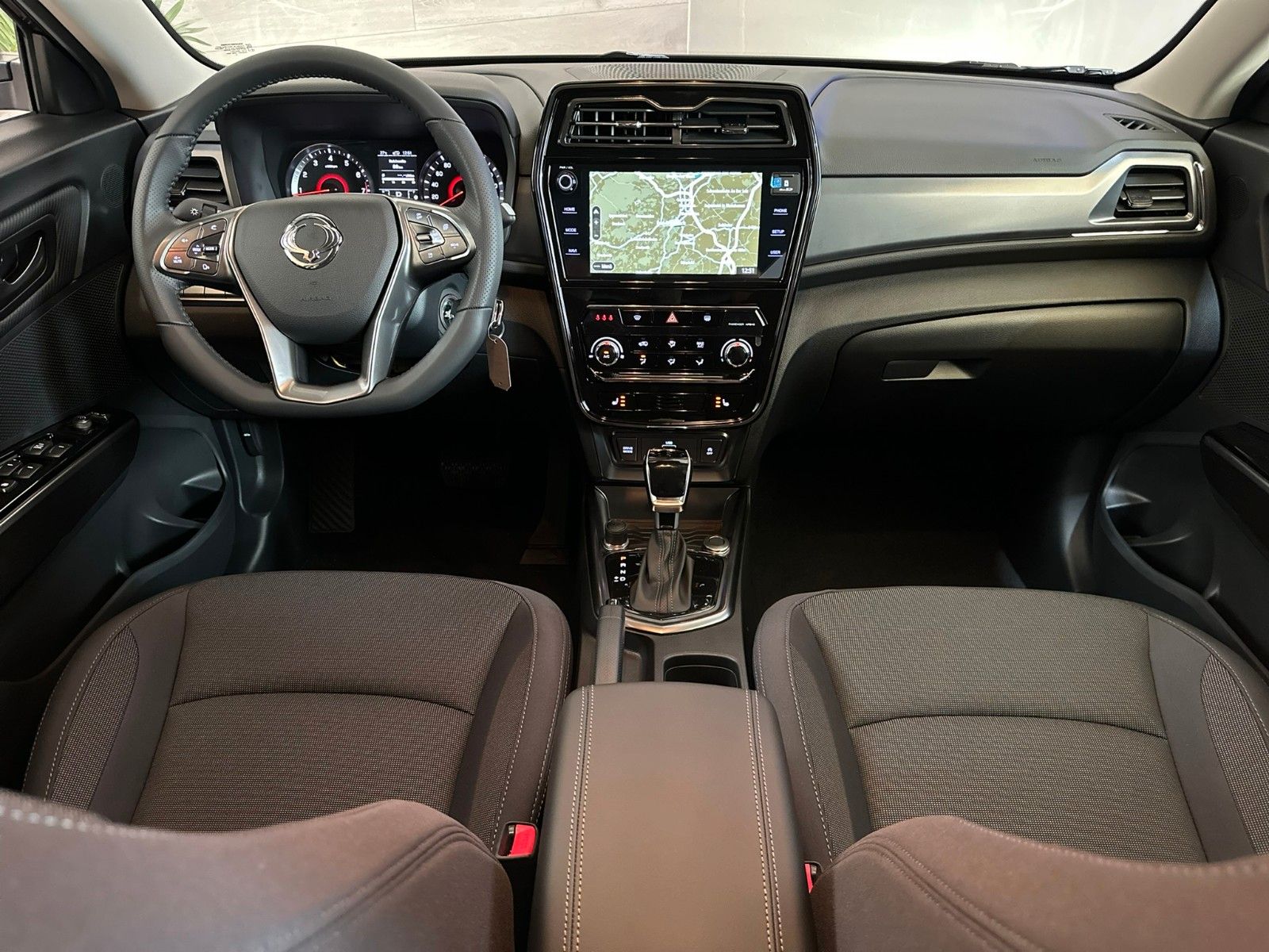 Fahrzeugabbildung Ssangyong Tivoli Quartz 1,5P 2WD AUT*Navi*LED*Klima*Sommer