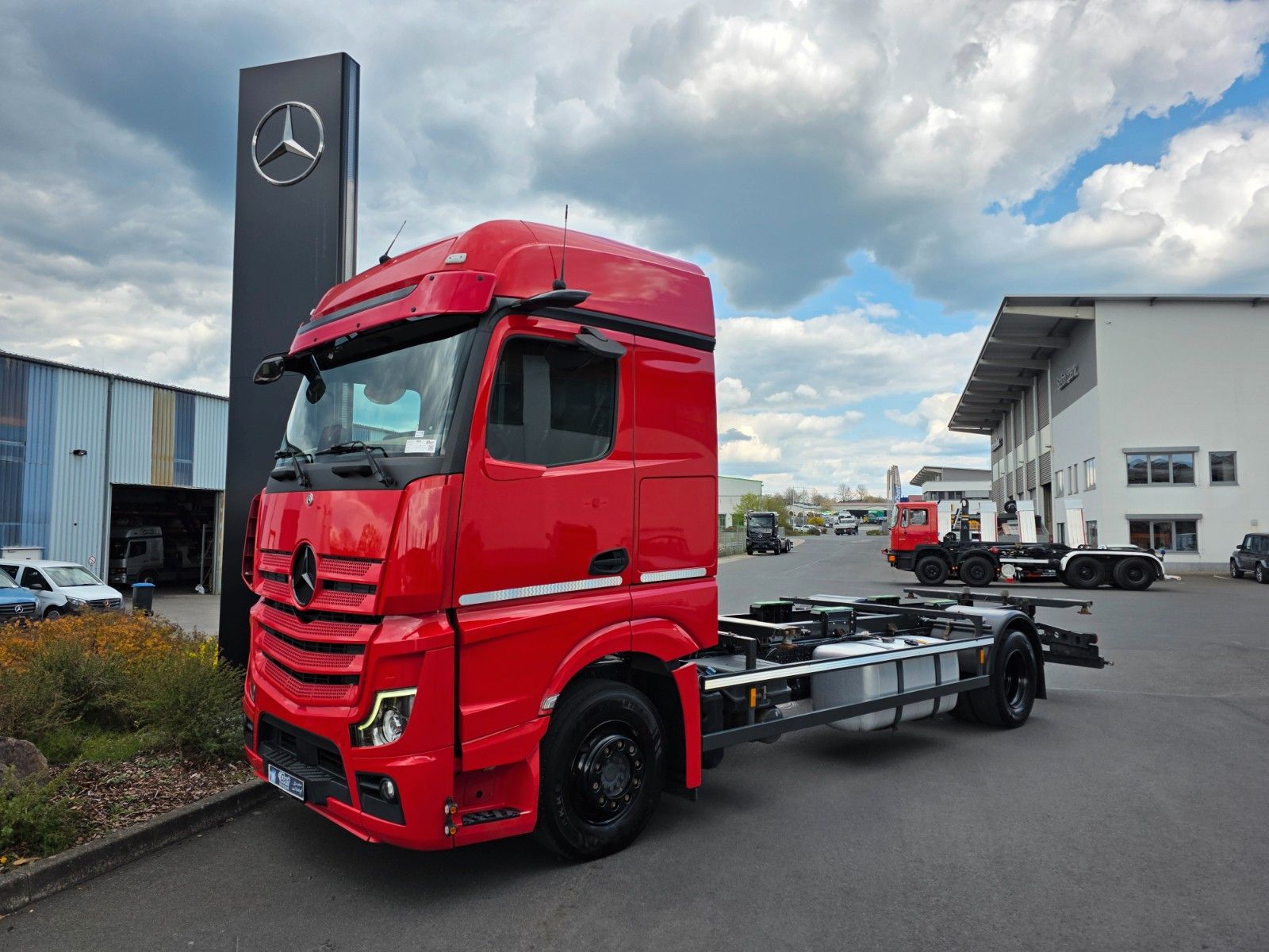 Fahrzeugabbildung Mercedes-Benz Actros 1843 LL BDF Fahrschule S&G 6 Sitze AHK