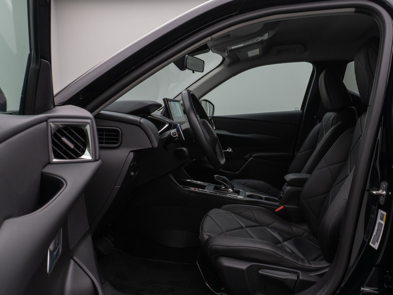 Fahrzeugabbildung DS Automobiles DS3 Crossback Faubourg Kamera Navi Sitzhzg