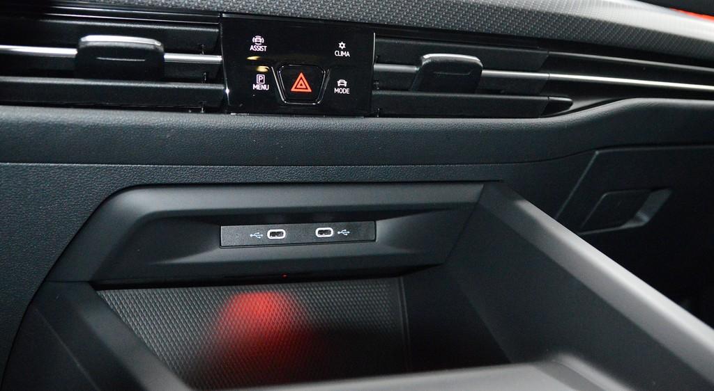Volkswagen Golf VIII 1.5 TSI ACT R-Line PANO*IQ.LIGHT*VIRTU, миниатюра 11