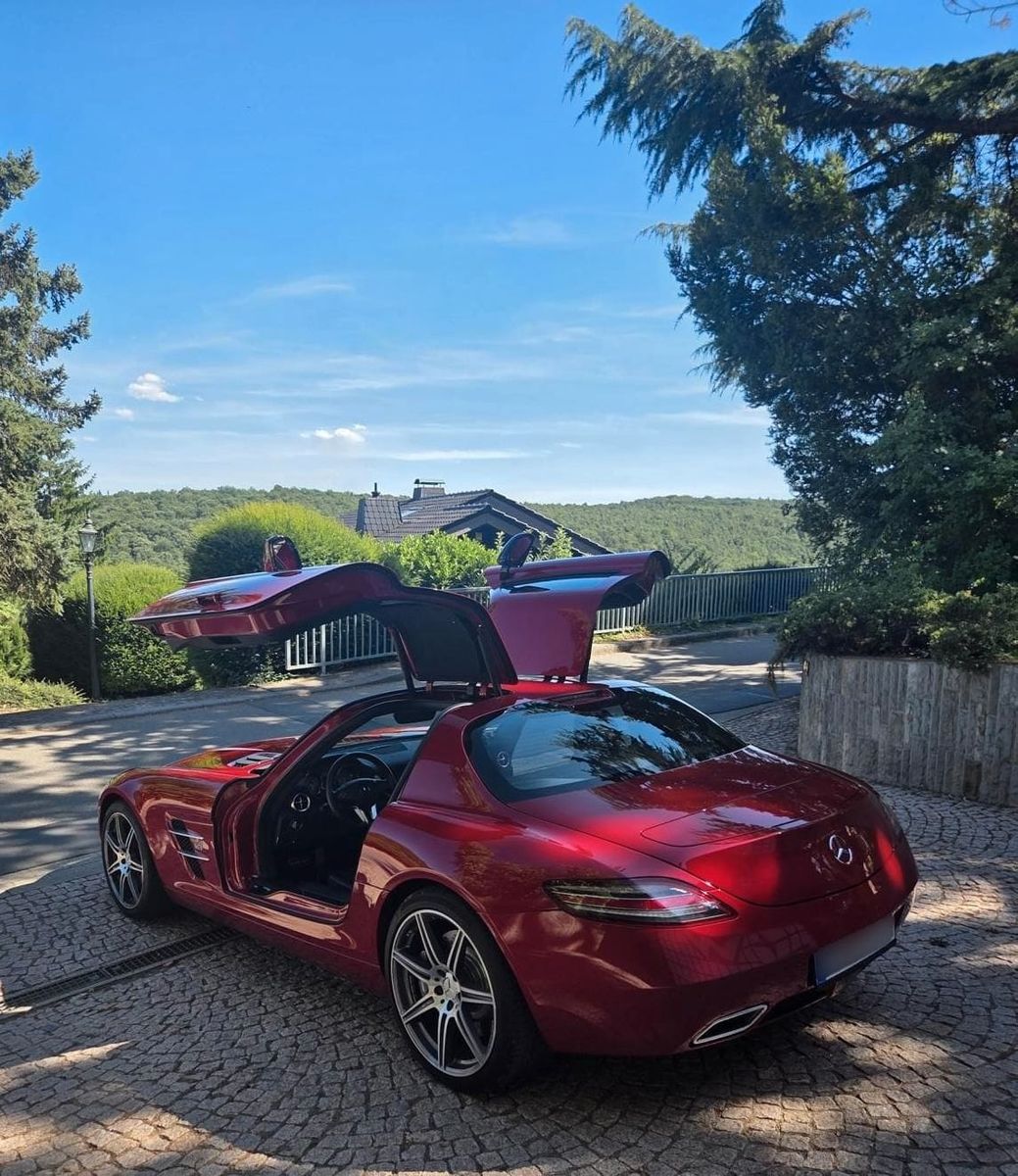 Fahrzeugabbildung Mercedes-Benz SLS AMG/BRD/Fast wie neu/Full Carbon/1A Historie