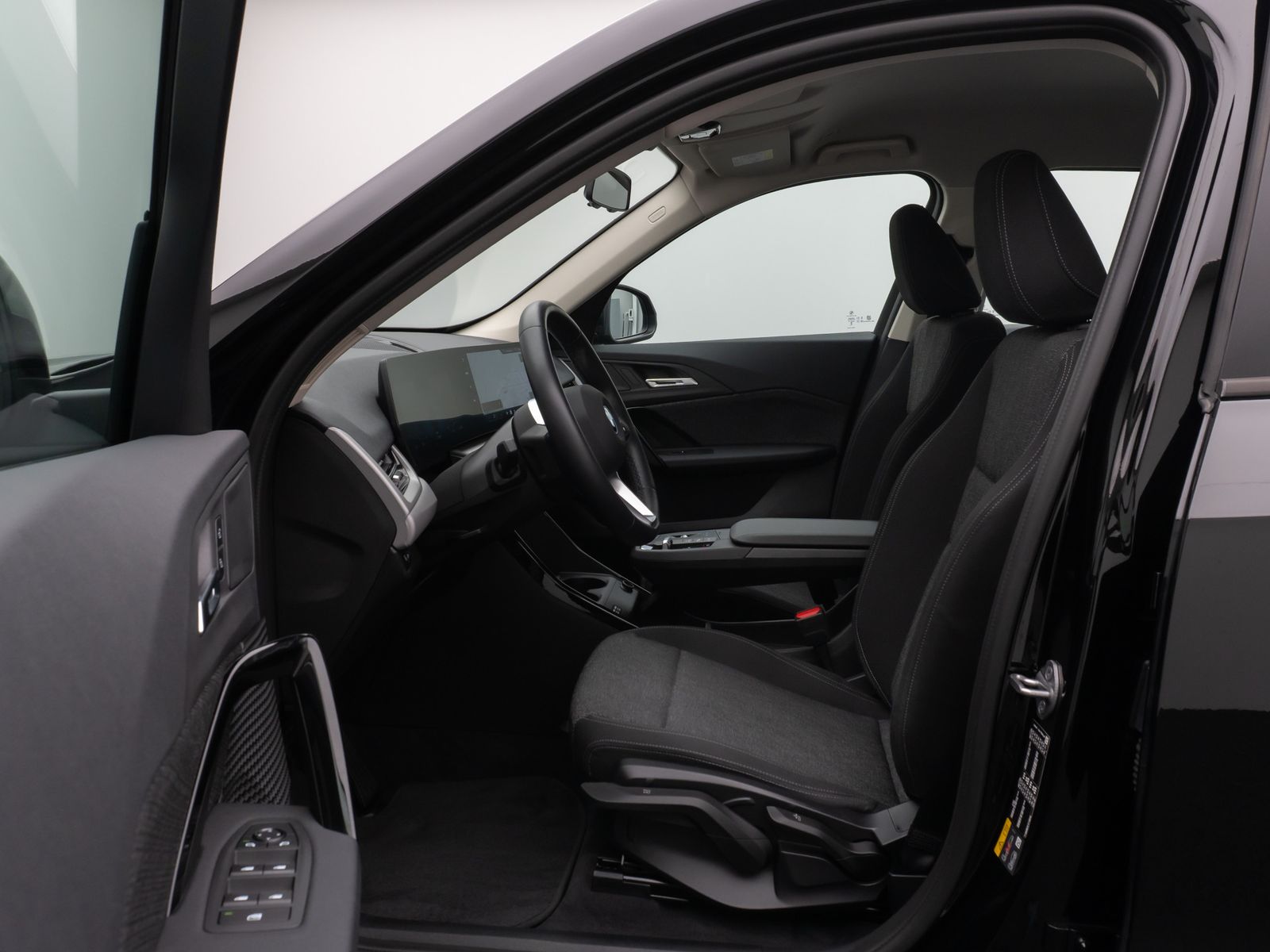 Fahrzeugabbildung BMW iX1 xDrive30 Kamera DAB Sitzhzg LED M Fahrwerk