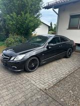 Mercedes-Benz E 250 Coupé E 250 CGI BlueEFFICIENCY AVANTG....