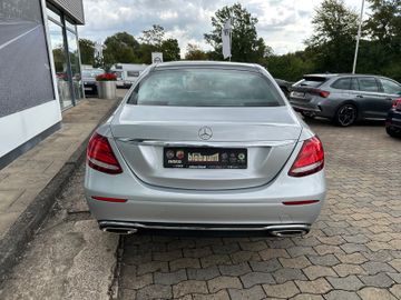 Fahrzeugabbildung Mercedes-Benz E 250 Limousine Avantgarde Pano