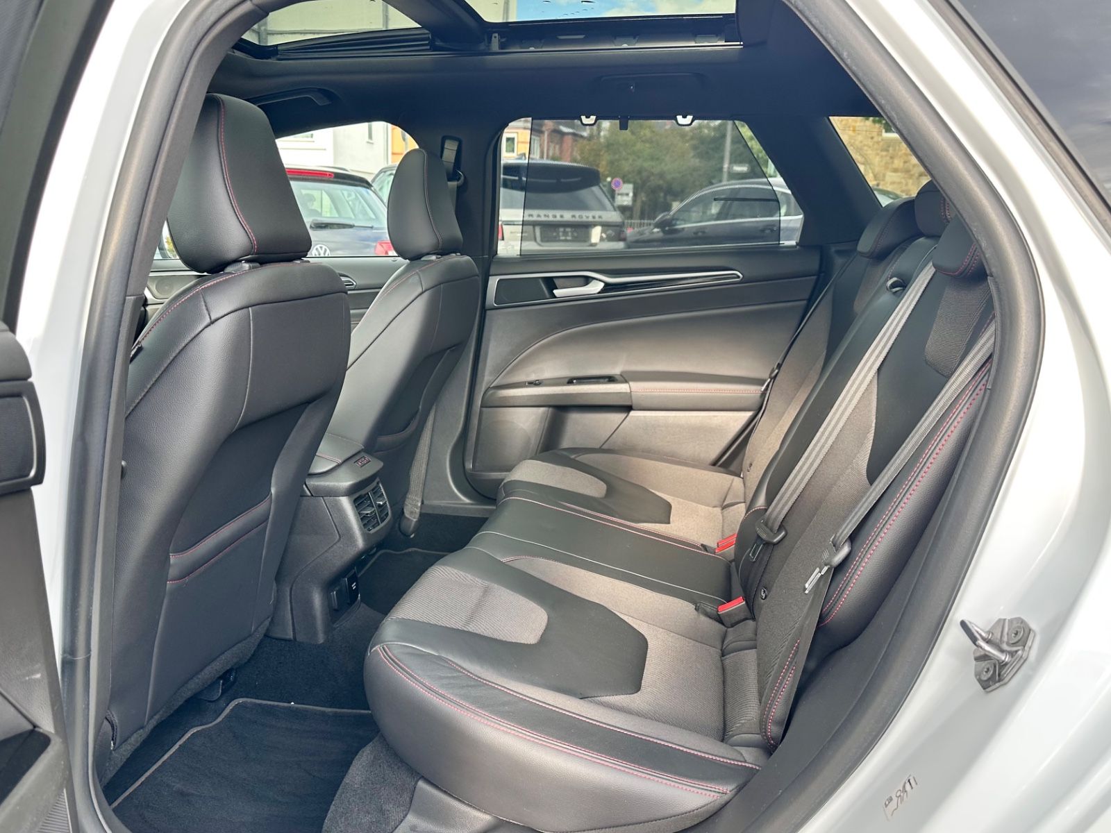 Fahrzeugabbildung Ford MONDEO TURNIER ST-LINE*KAMERA+LED*