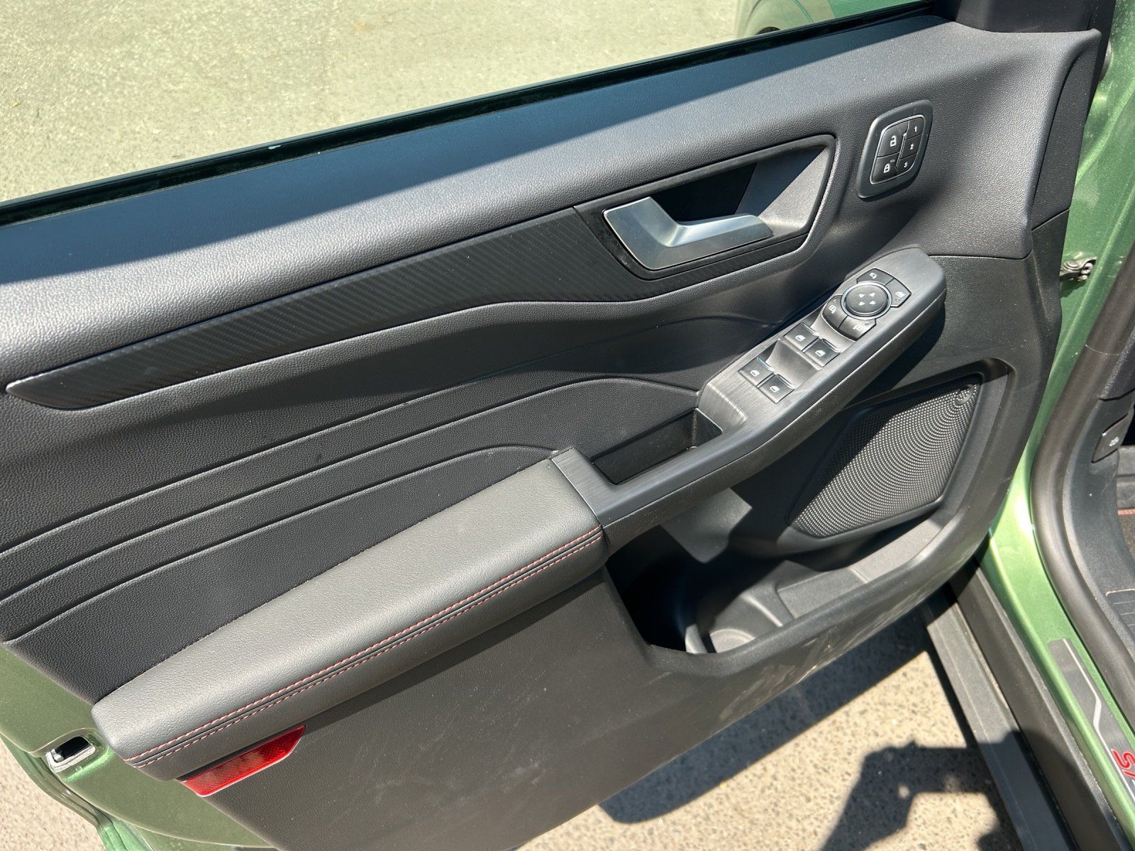 Fahrzeugabbildung Ford Kuga ST-Line X FHEV Allrad HUD El. Panodach Navi