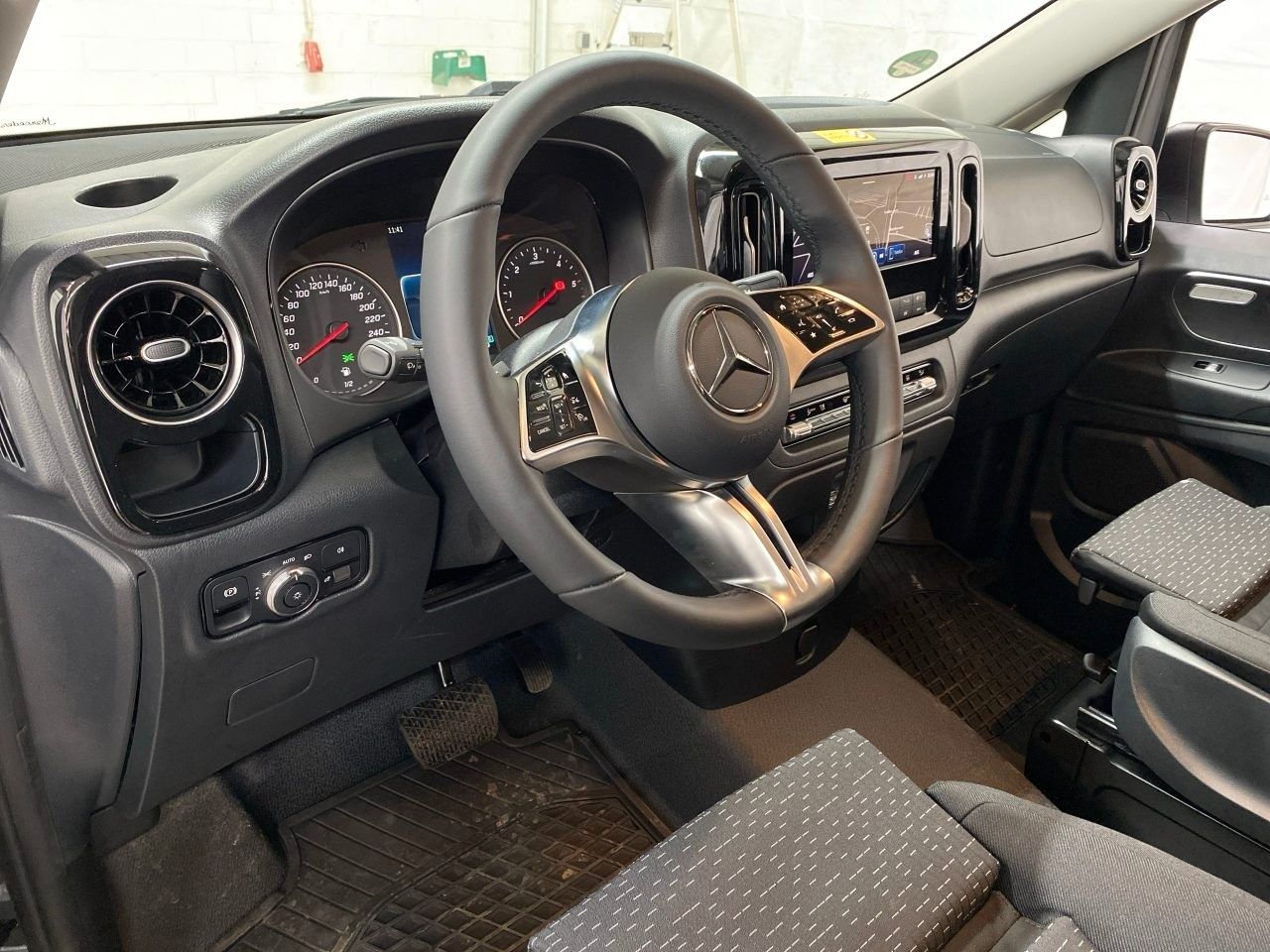Fahrzeugabbildung Mercedes-Benz Vito 119 CDI Tourer 4x4 2xKlima AHK2,5to Stdheiz