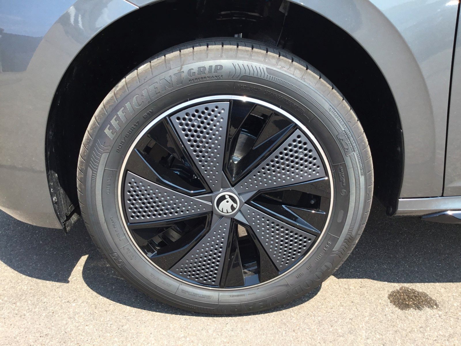 Fahrzeugabbildung SKODA Kamiq 1.5 TSI DSG Monte Carlo+AHK+Navi+Kamera