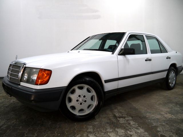 Mercedes-Benz E 230 Autom. CD Servo ZV TÜV neu