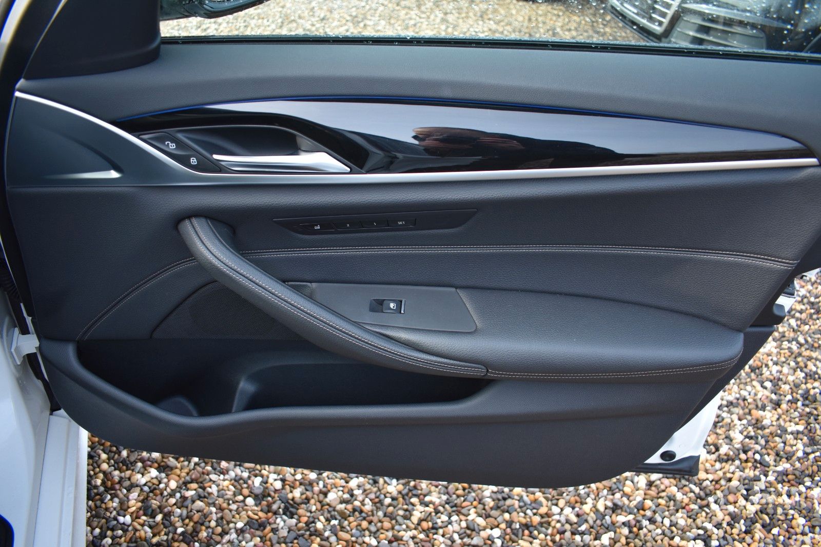 Fahrzeugabbildung BMW M550 i Limo. xDrive DAB Gestik Massage HUD ATM