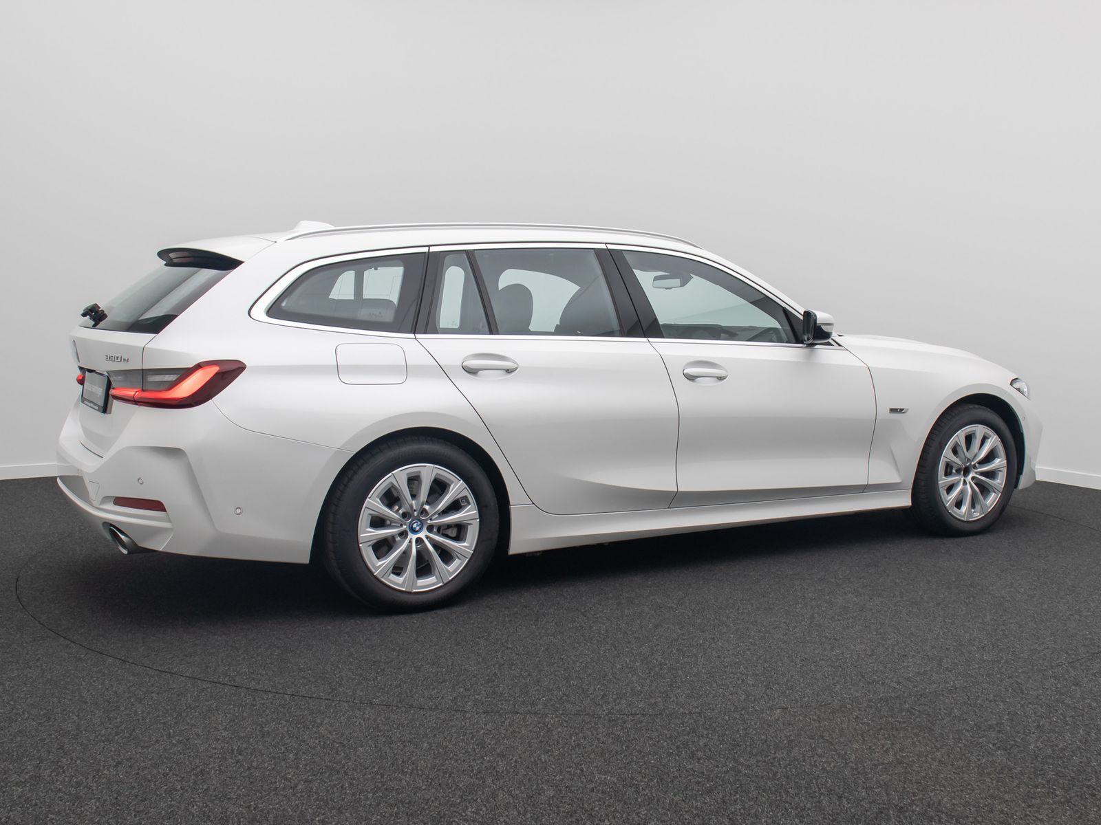 Fahrzeugabbildung BMW 330e xD Panorama HUD H/K AHK Alarm Sport Leder