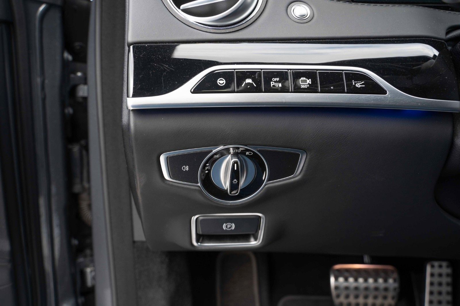 Fahrzeugabbildung Mercedes-Benz S 63 AMG L 4MATIC BURM PANO HUD LED DVD 360°