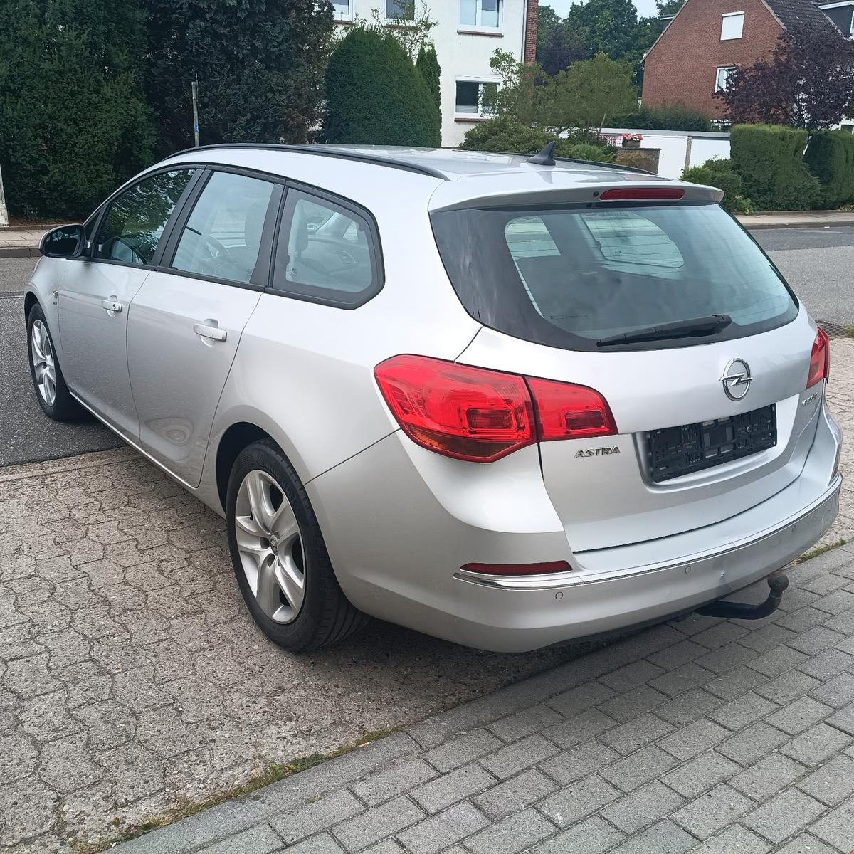 Opel Astra 2014 — photo 5