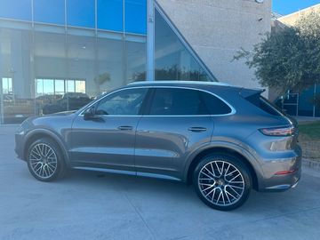 Porsche Cayenne - 3