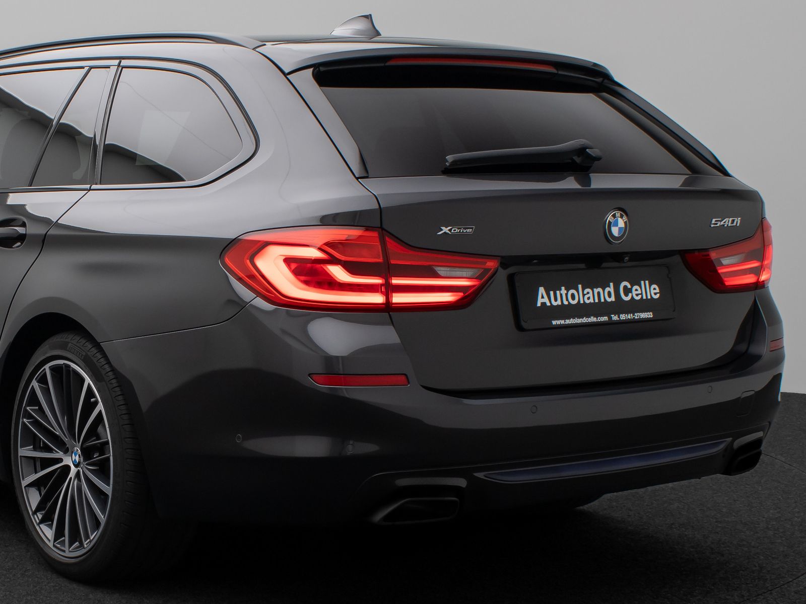 Fahrzeugabbildung BMW 540i xD SportLine Panorama HUD DAB HiFi 4xKlima