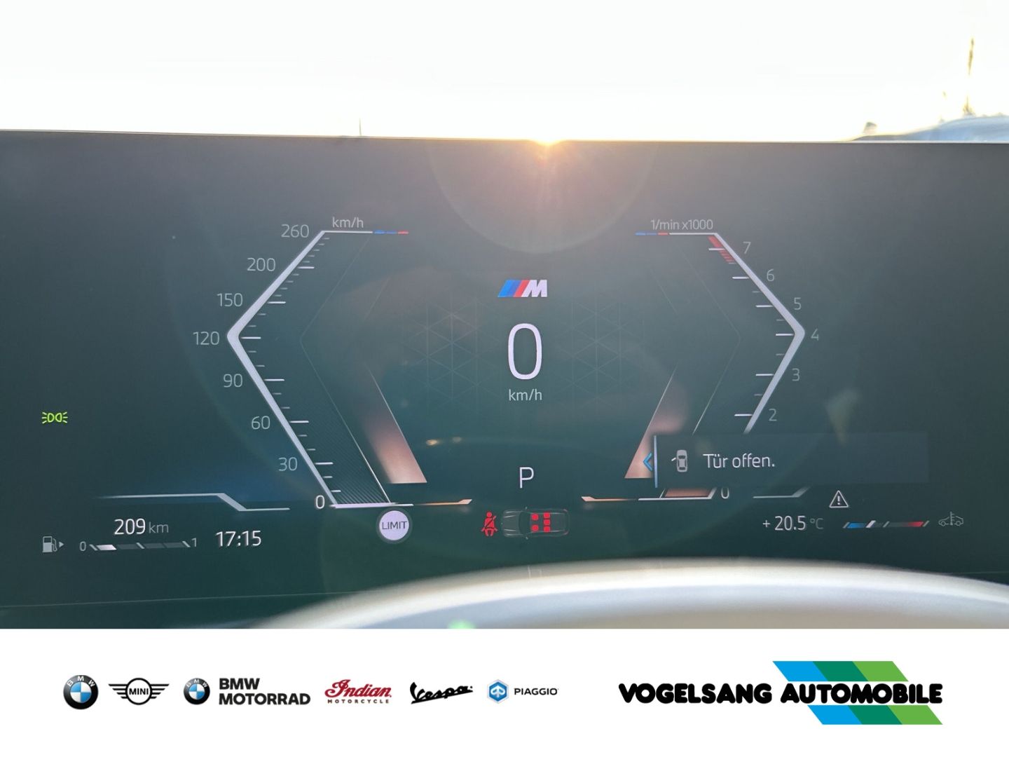 Fahrzeugabbildung BMW 318 iTouring,M Sport,HIFI,SurroundView,DrivingAs